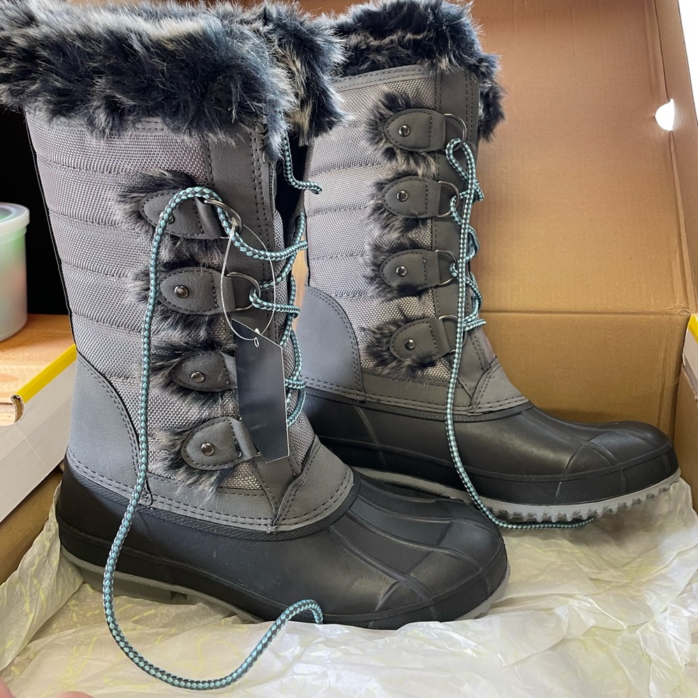 NWT Khombu Waterproof furry boots Size 7
